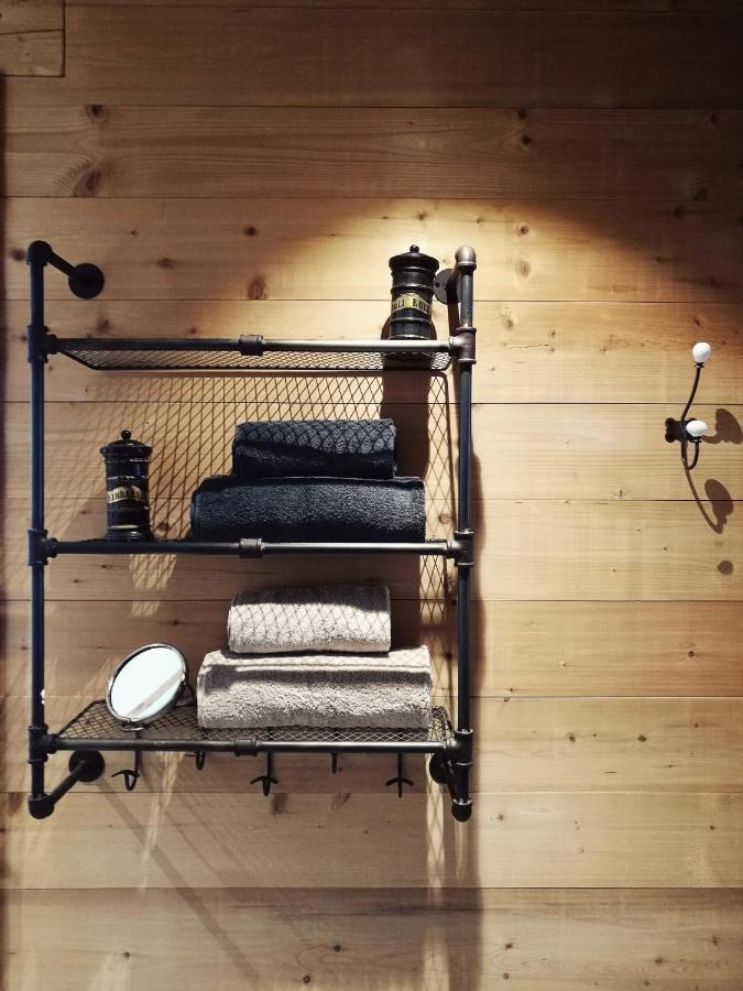 Bed and Breakfast Un R de Mémises Thollon-les-Memises Exterior foto