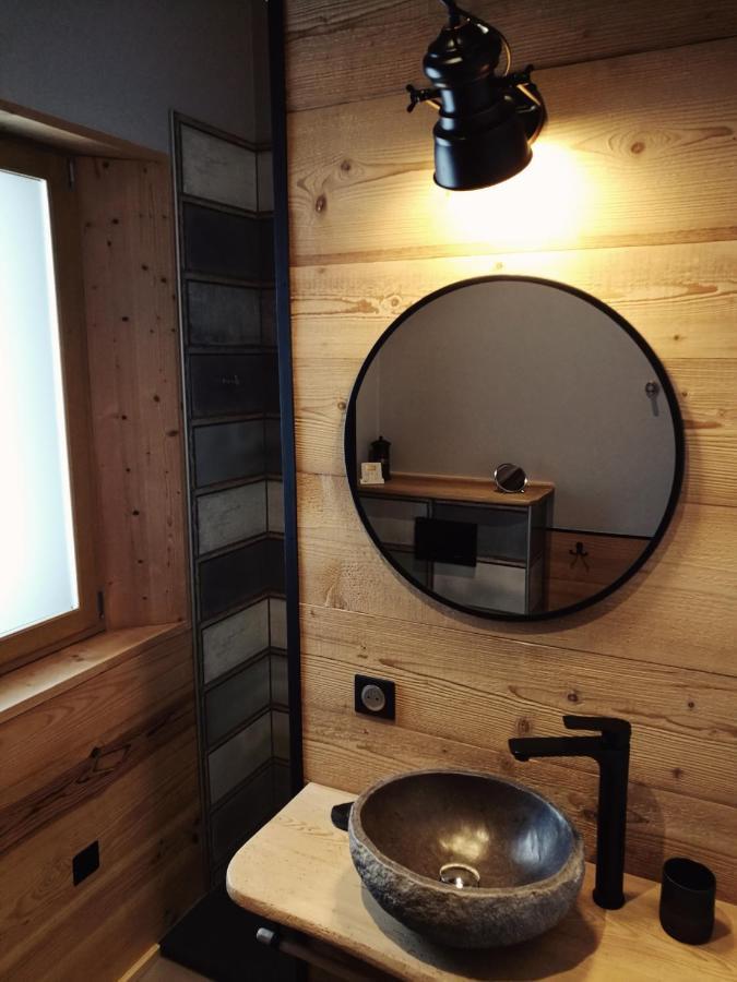 Bed and Breakfast Un R de Mémises Thollon-les-Memises Exterior foto
